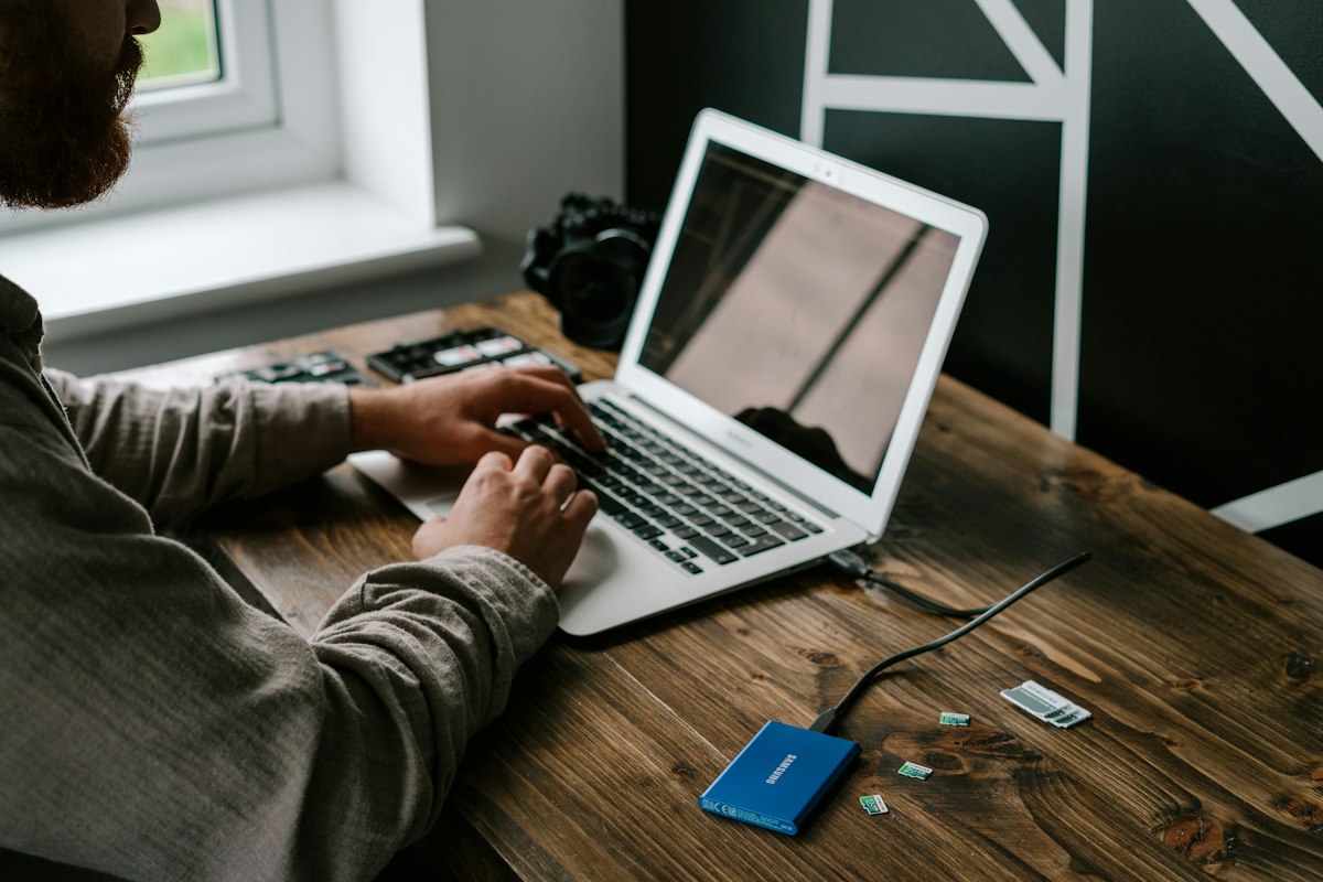 Person using a laptop that won't start because of error 0xc000000e, a required device isn't connected or can't be accessed