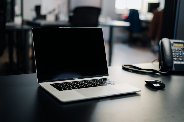 Black Screen on Windows 11 or 10? How to Fix It