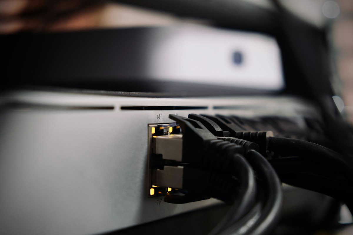 Network switch connecting PCs to a NAS that needs NTLMv2 support to accept Windows connections