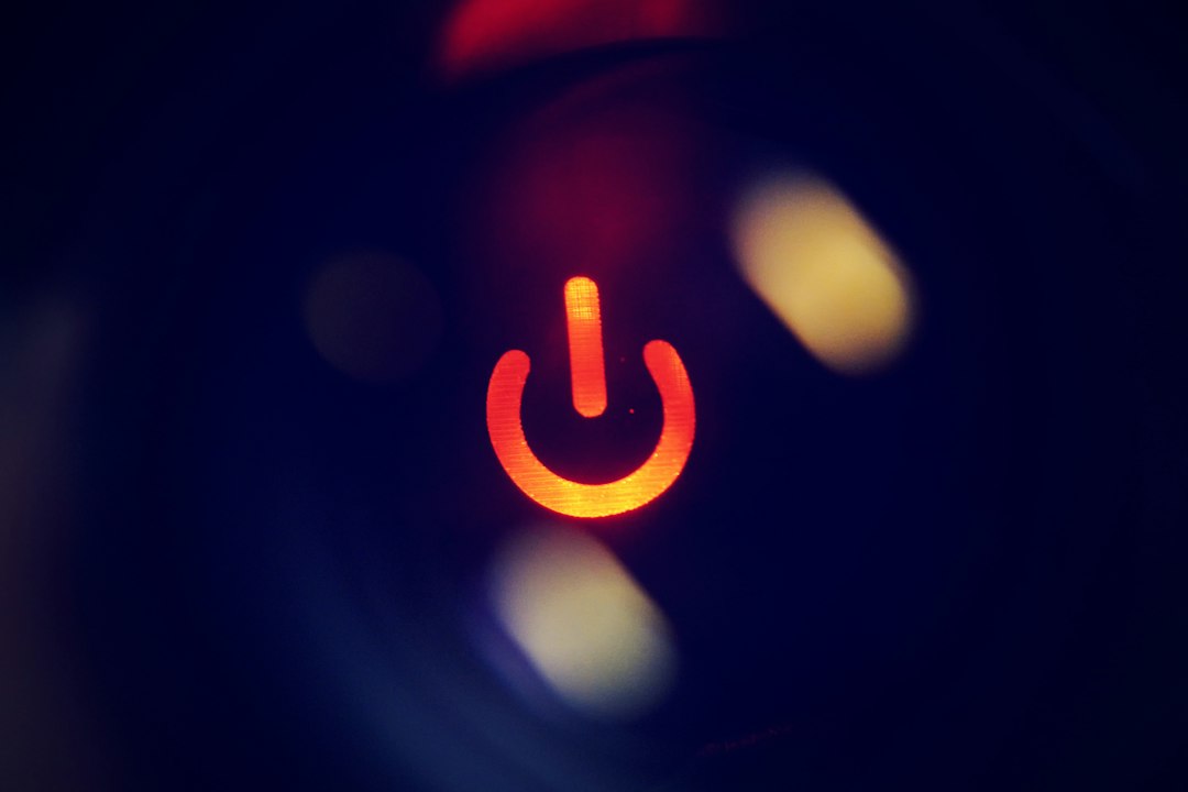 Glowing power button icon, used to shut down a Windows PC without installing updates