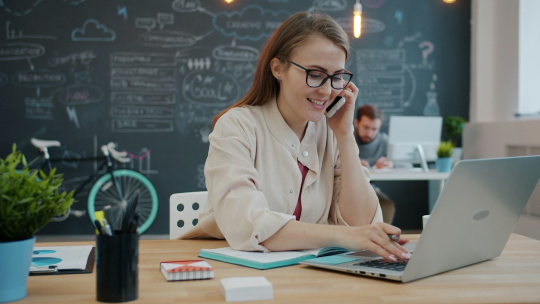 Office worker writing messages in more than one language in Microsoft Teams