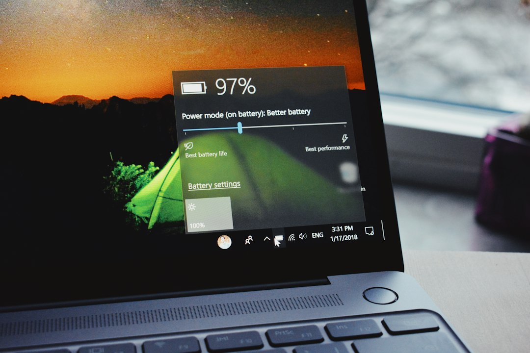 Laptop showing its battery level, where Windows 11 power mode and energy saver settings affect performance